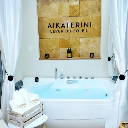 Aikaterini Lever Du Soleil Apartment *