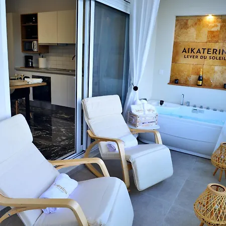 Aikaterini Lever Du Soleil Apartment